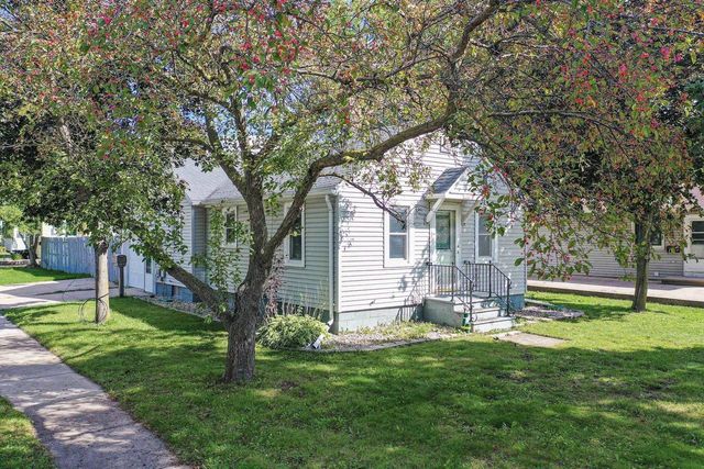 1722 W MURDOCK AVENUE, Oshkosh, WI 54901