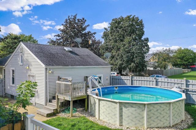 1722 W MURDOCK AVENUE, Oshkosh, WI 54901