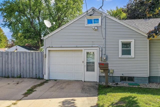 1722 W MURDOCK AVENUE, Oshkosh, WI 54901