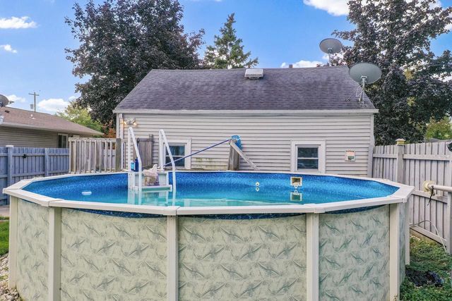 1722 W MURDOCK AVENUE, Oshkosh, WI 54901