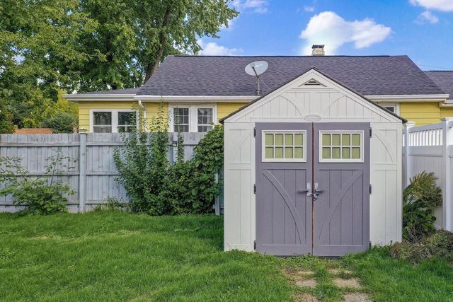 1722 W MURDOCK AVENUE, Oshkosh, WI 54901