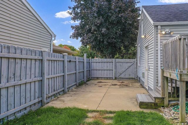 1722 W MURDOCK AVENUE, Oshkosh, WI 54901