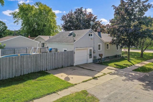 1722 W MURDOCK AVENUE, Oshkosh, WI 54901