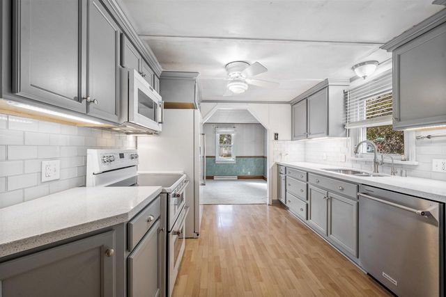 1722 W MURDOCK AVENUE, Oshkosh, WI 54901