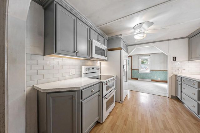 1722 W MURDOCK AVENUE, Oshkosh, WI 54901