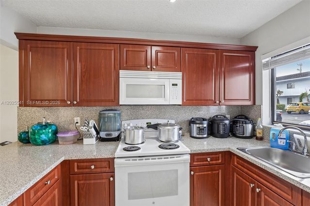 6041 W 24th Avenue B103, Hialeah, FL 33016
