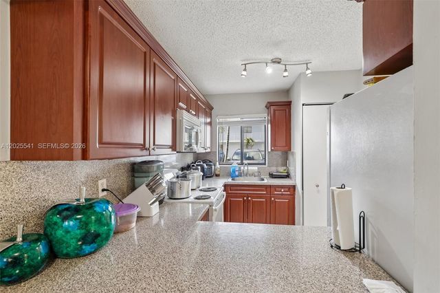 6041 W 24th Avenue B103, Hialeah, FL 33016