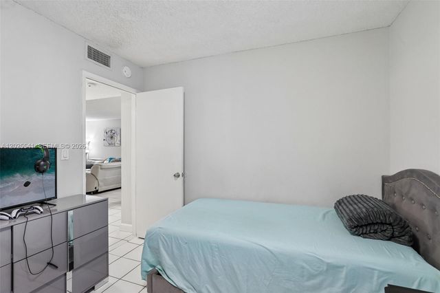 6041 W 24th Avenue B103, Hialeah, FL 33016