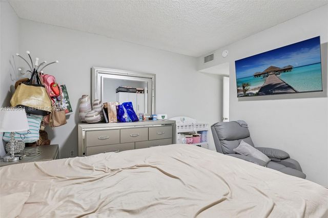 6041 W 24th Avenue B103, Hialeah, FL 33016