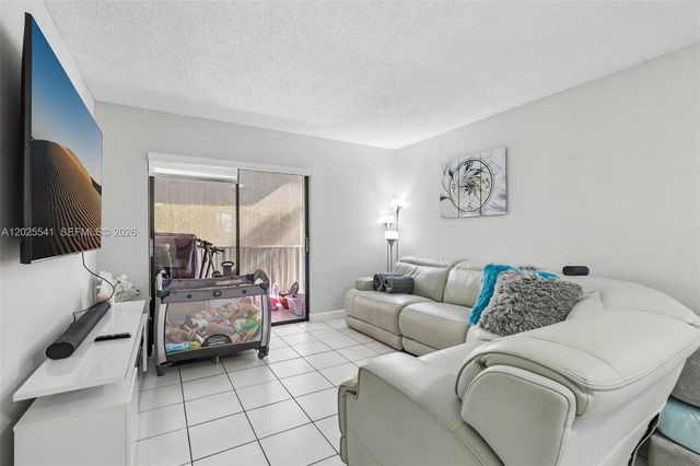 6041 W 24th Avenue B103, Hialeah, FL 33016