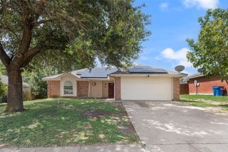 220 Hollywood Drive, Glenn Heights, TX 75154