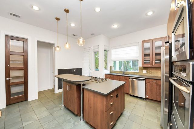 1610 Calumet Street, Houston, TX 77004