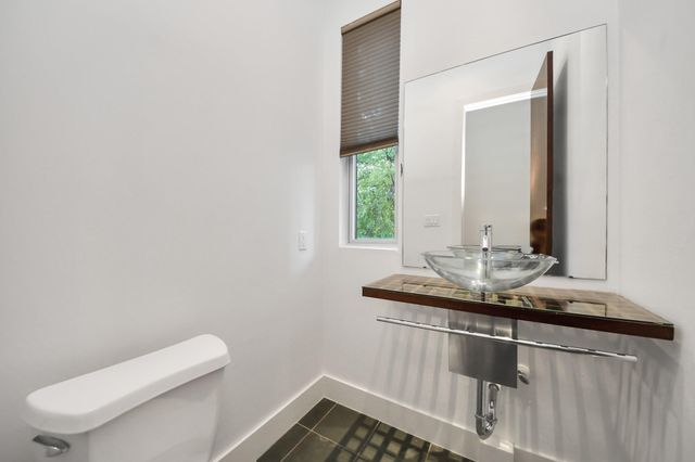 1610 Calumet Street, Houston, TX 77004