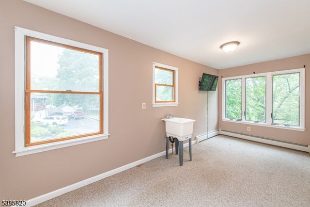 40 Castle Rock Rd, Jefferson Twp., NJ 07849