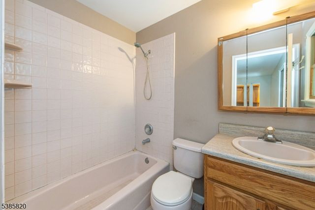 40 Castle Rock Rd, Jefferson Twp., NJ 07849