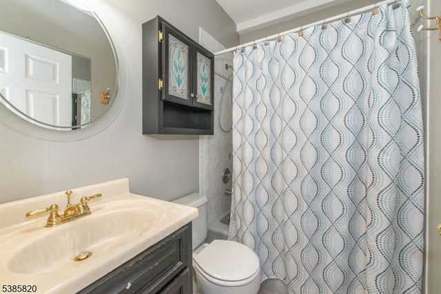 40 Castle Rock Rd, Jefferson Twp., NJ 07849