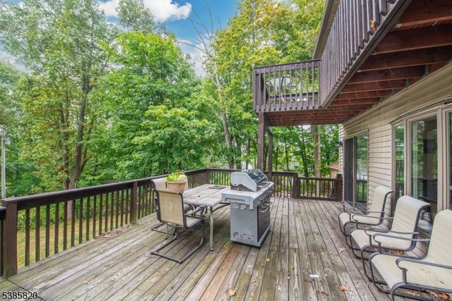 40 Castle Rock Rd, Jefferson Twp., NJ 07849