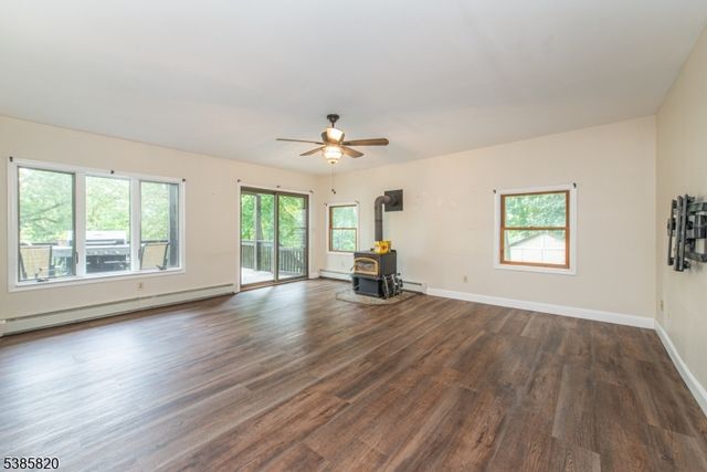 40 Castle Rock Rd, Jefferson Twp., NJ 07849
