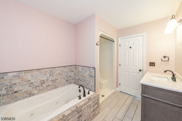 40 Castle Rock Rd, Jefferson Twp., NJ 07849
