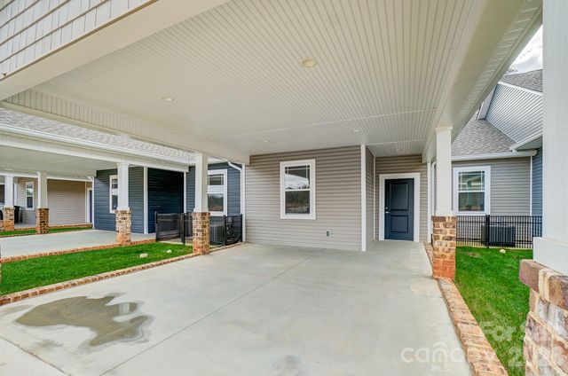 2866 15th Avenue Place SE, Hickory, NC 28602