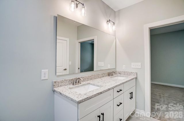 2866 15th Avenue Place SE, Hickory, NC 28602