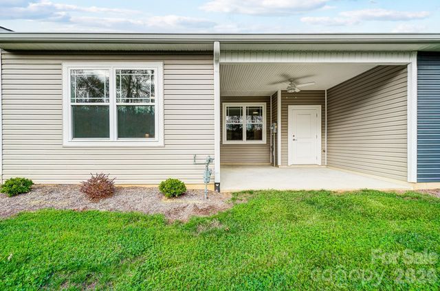 2866 15th Avenue Place SE, Hickory, NC 28602