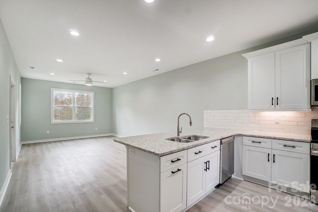 2866 15th Avenue Place SE, Hickory, NC 28602