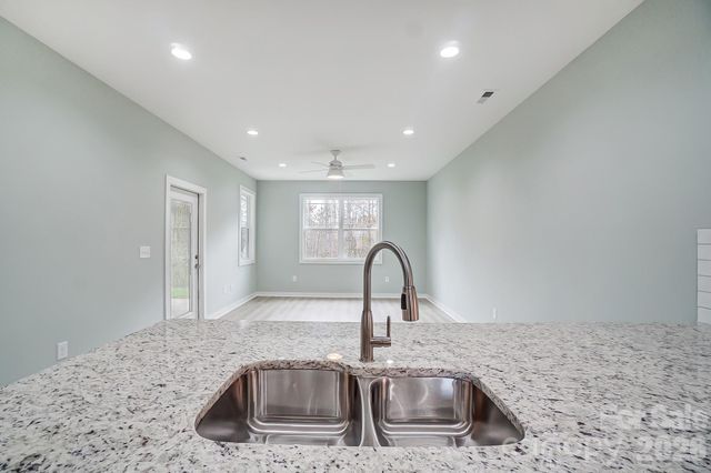 2866 15th Avenue Place SE, Hickory, NC 28602