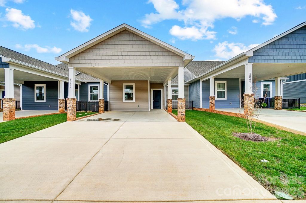 2866 15th Avenue Place SE, Hickory, NC 28602