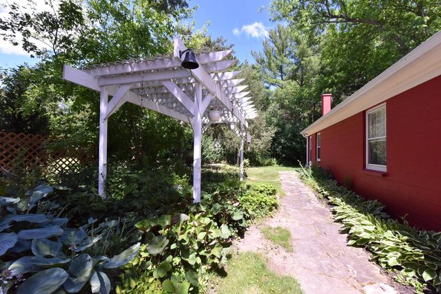 1123 S Utica ROAD, Summit, WI 53066