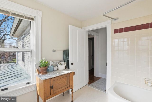 301 E MAIN ST, Purcellville, VA 20132