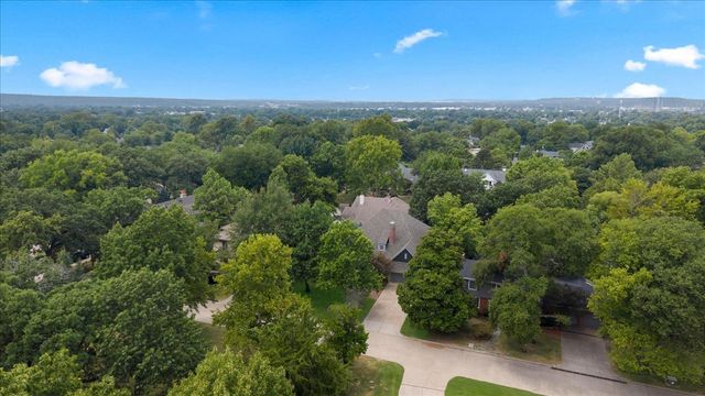 3744 S Xanthus Avenue, Tulsa, OK 74105
