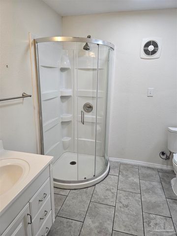 9775 N Loop Rd APT 1, Pensacola, FL 32507