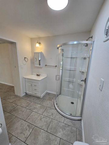 9775 N Loop Rd APT 1, Pensacola, FL 32507