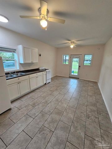 9775 N Loop Rd APT 1, Pensacola, FL 32507