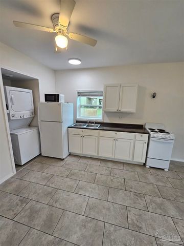 9775 N Loop Rd APT 1, Pensacola, FL 32507
