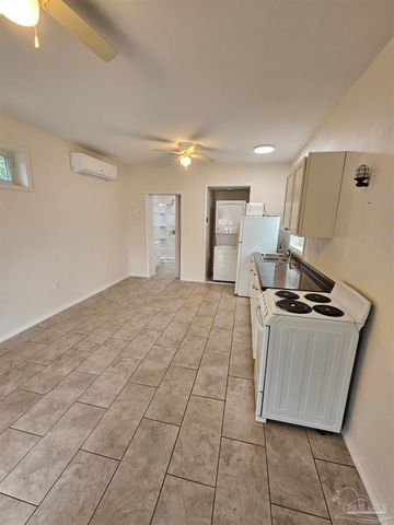 9775 N Loop Rd APT 1, Pensacola, FL 32507