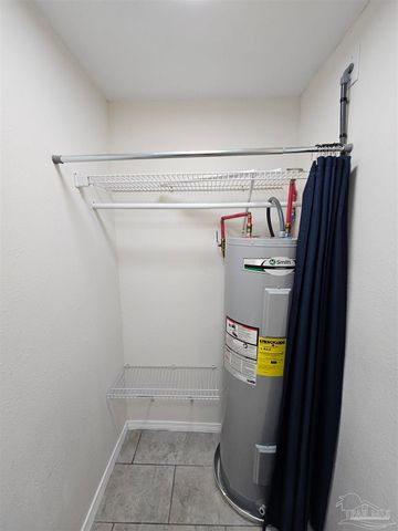9775 N Loop Rd APT 1, Pensacola, FL 32507