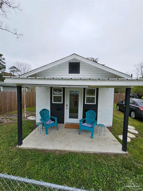 9775 N Loop Rd APT 1, Pensacola, FL 32507