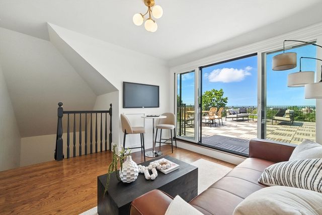 197 Winchester St 197, Brookline, MA 02446
