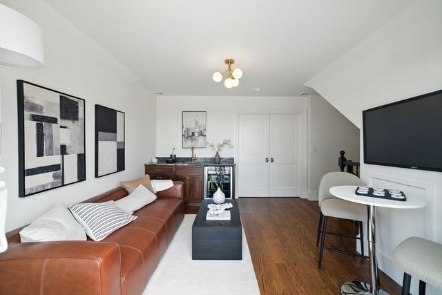 197 Winchester St 197, Brookline, MA 02446