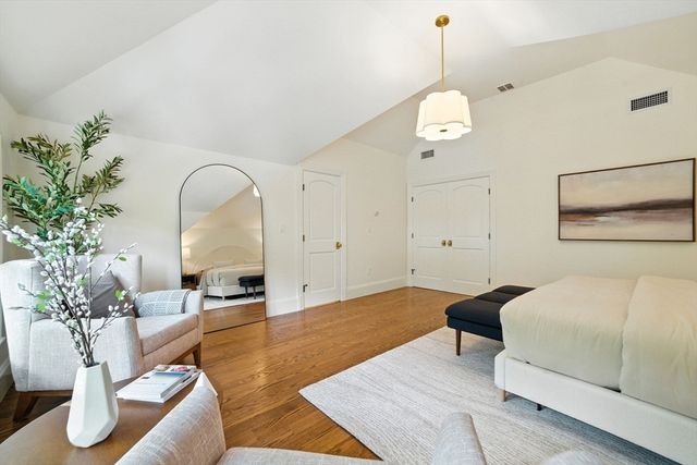 197 Winchester St 197, Brookline, MA 02446