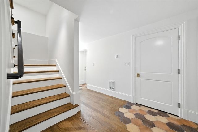 197 Winchester St 197, Brookline, MA 02446