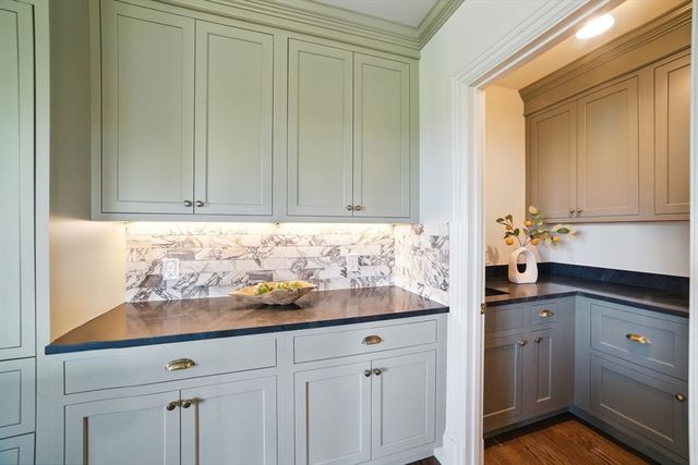 197 Winchester St 197, Brookline, MA 02446