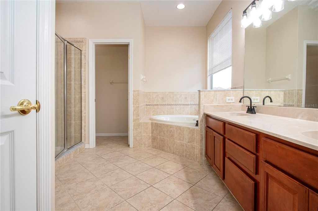 Image 41 of property listing at 18048 JAVA ISLE DRIVE, Tampa, FL 33647