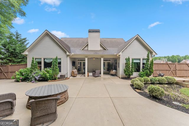 686 Lake Crest Drive, Jefferson, GA 30549
