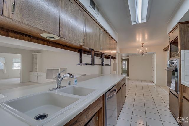 205 Haggin Street, Bakersfield, CA 93309