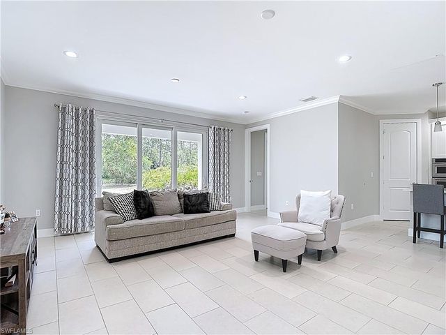 594 31st ST NW, Naples, FL 34120