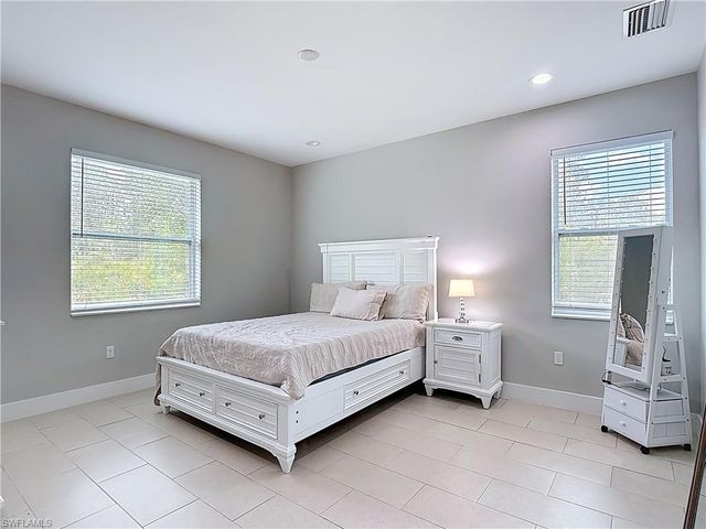 594 31st ST NW, Naples, FL 34120