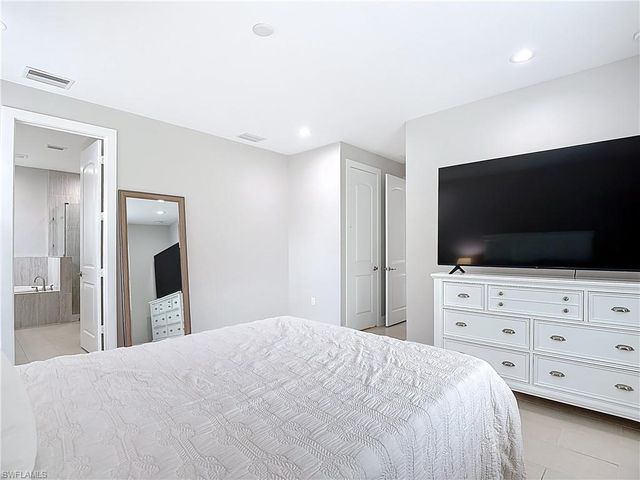 594 31st ST NW, Naples, FL 34120